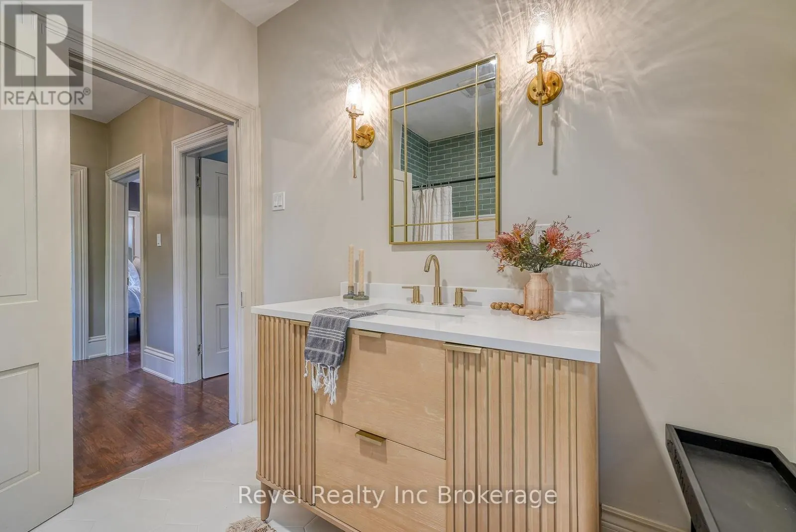 116 VANSITTART AVENUE