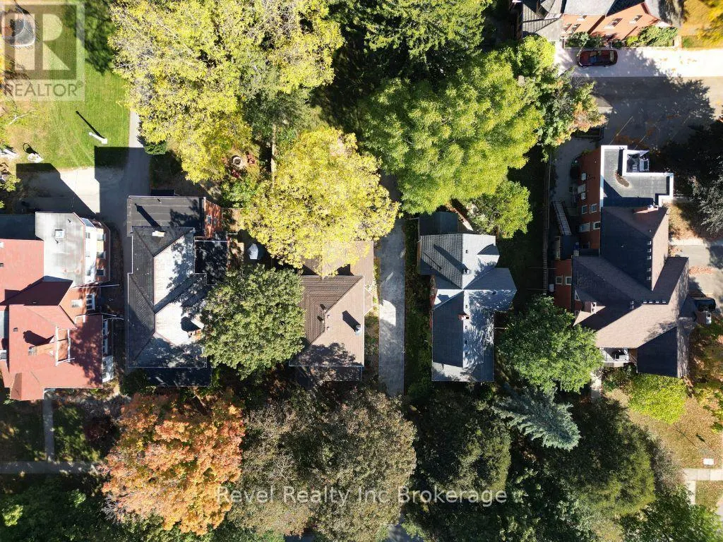 116 VANSITTART AVENUE