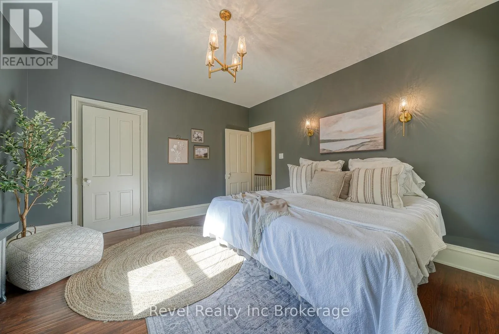 116 VANSITTART AVENUE