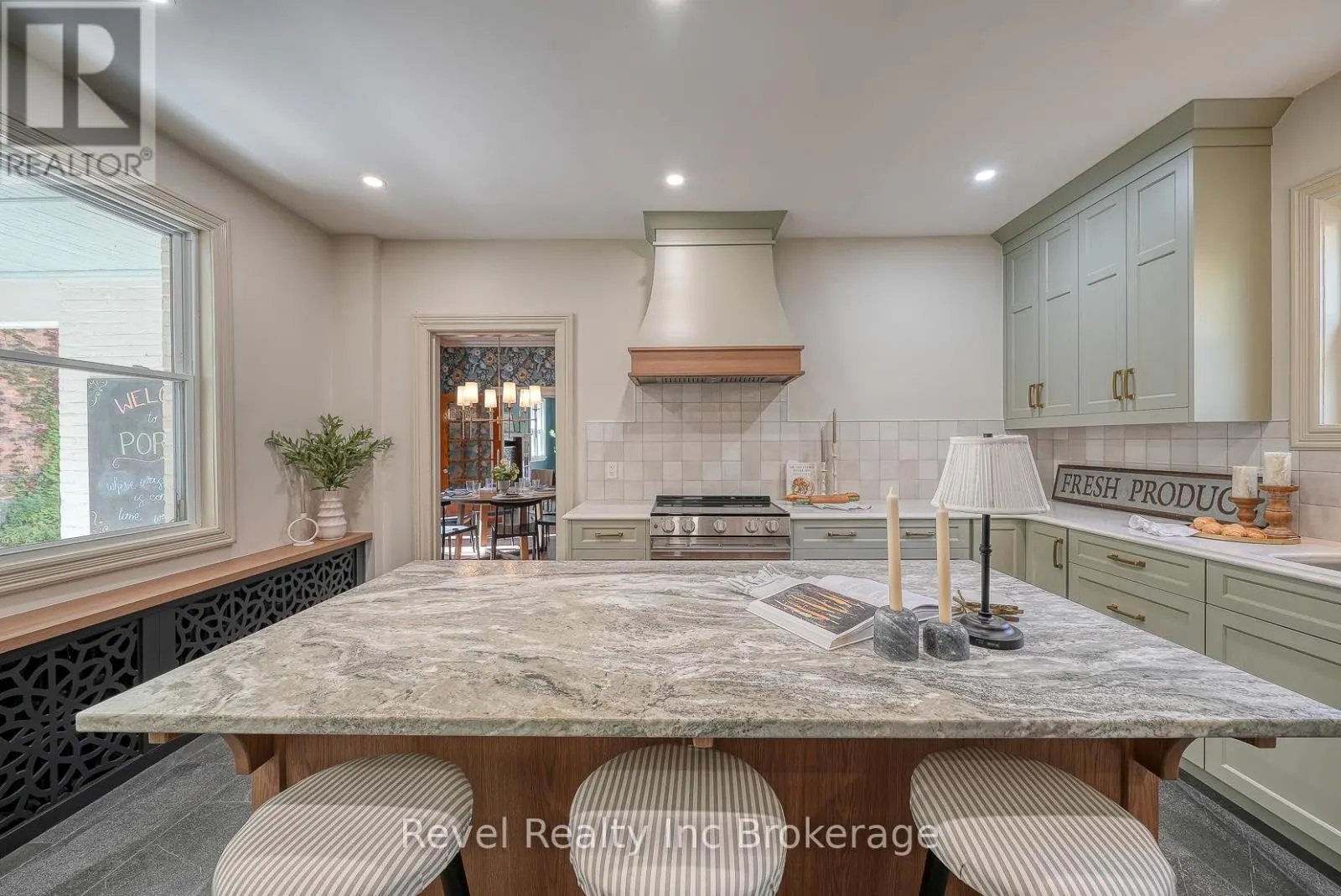 116 VANSITTART AVENUE