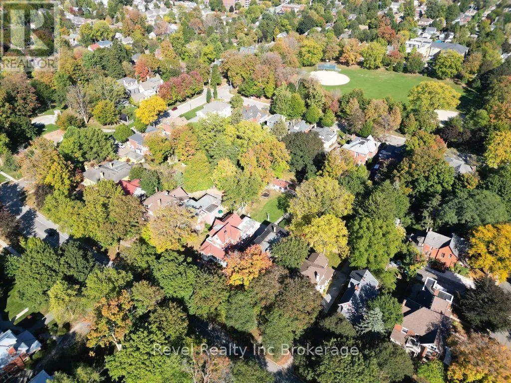 116 VANSITTART AVENUE