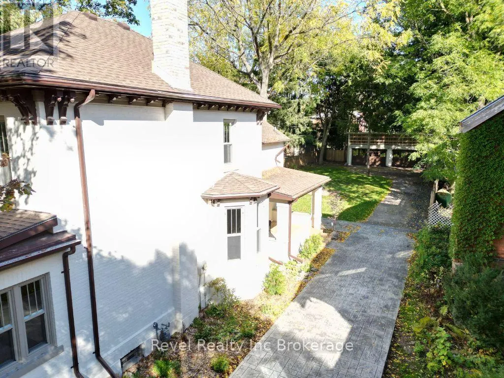 116 VANSITTART AVENUE