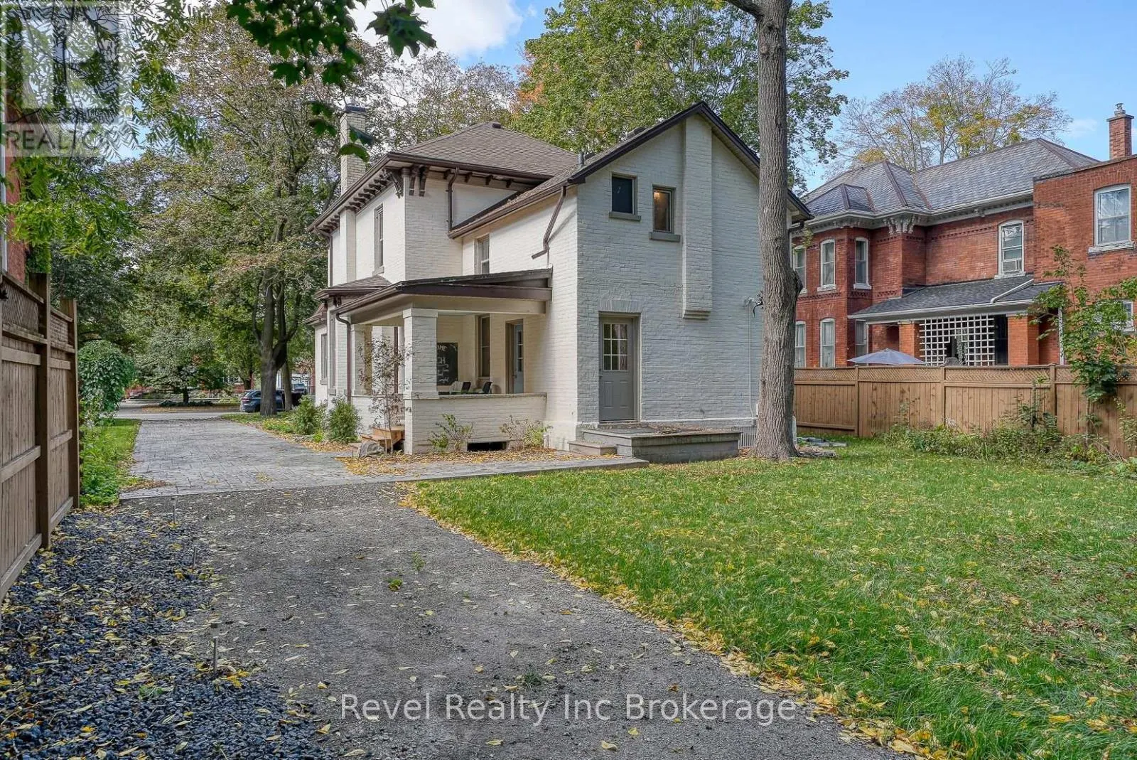 116 VANSITTART AVENUE