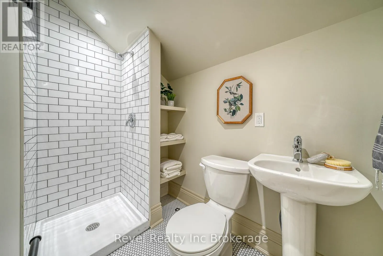 116 VANSITTART AVENUE