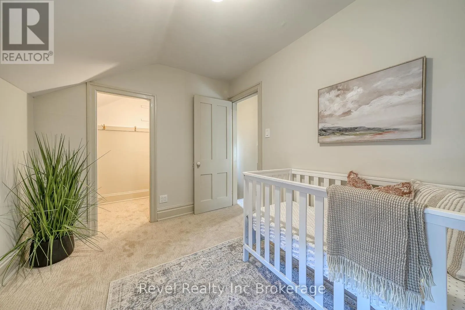 116 VANSITTART AVENUE