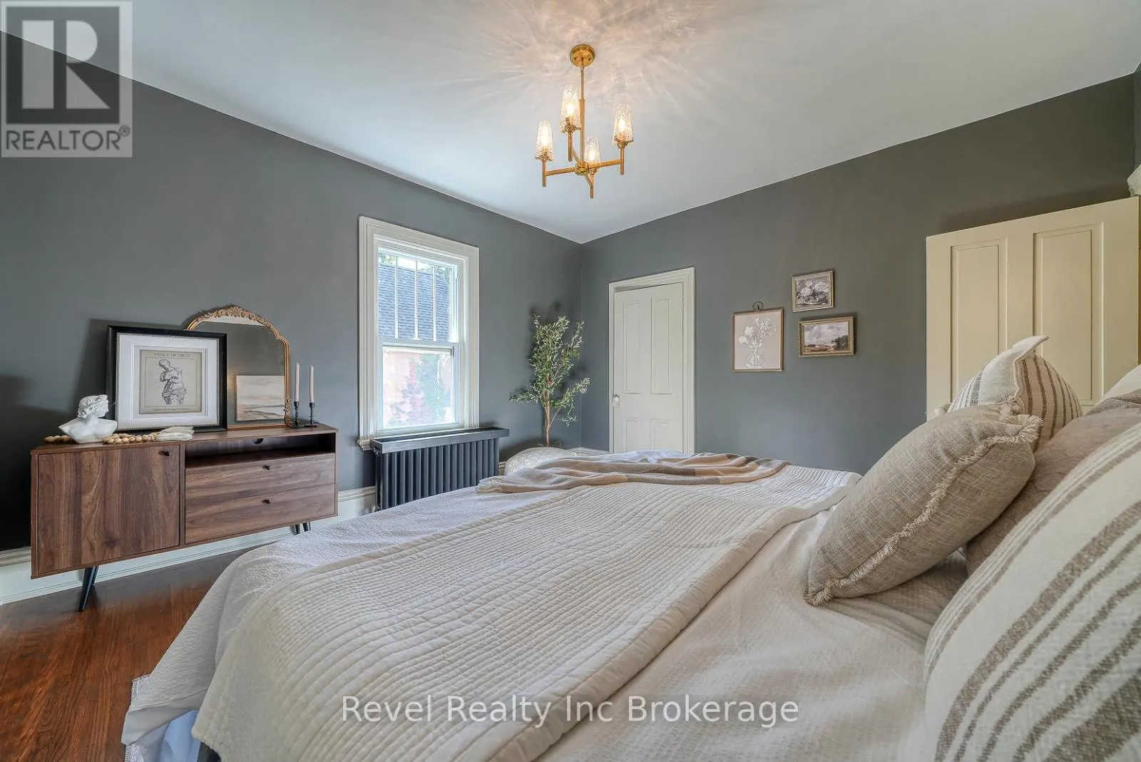 116 VANSITTART AVENUE