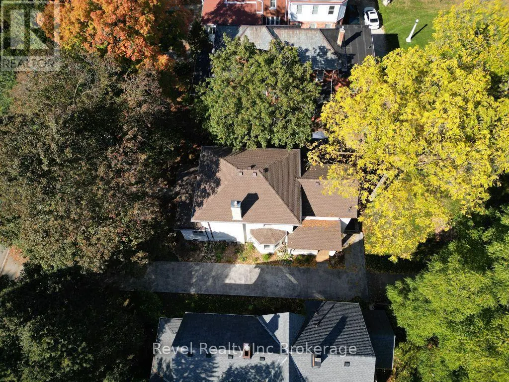 116 VANSITTART AVENUE