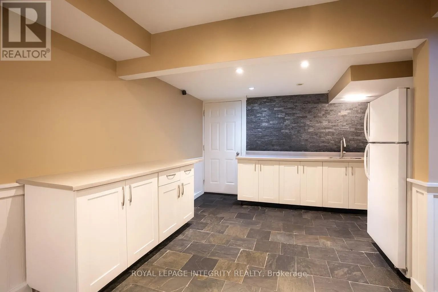 6 MARCHBROOK CIRCLE