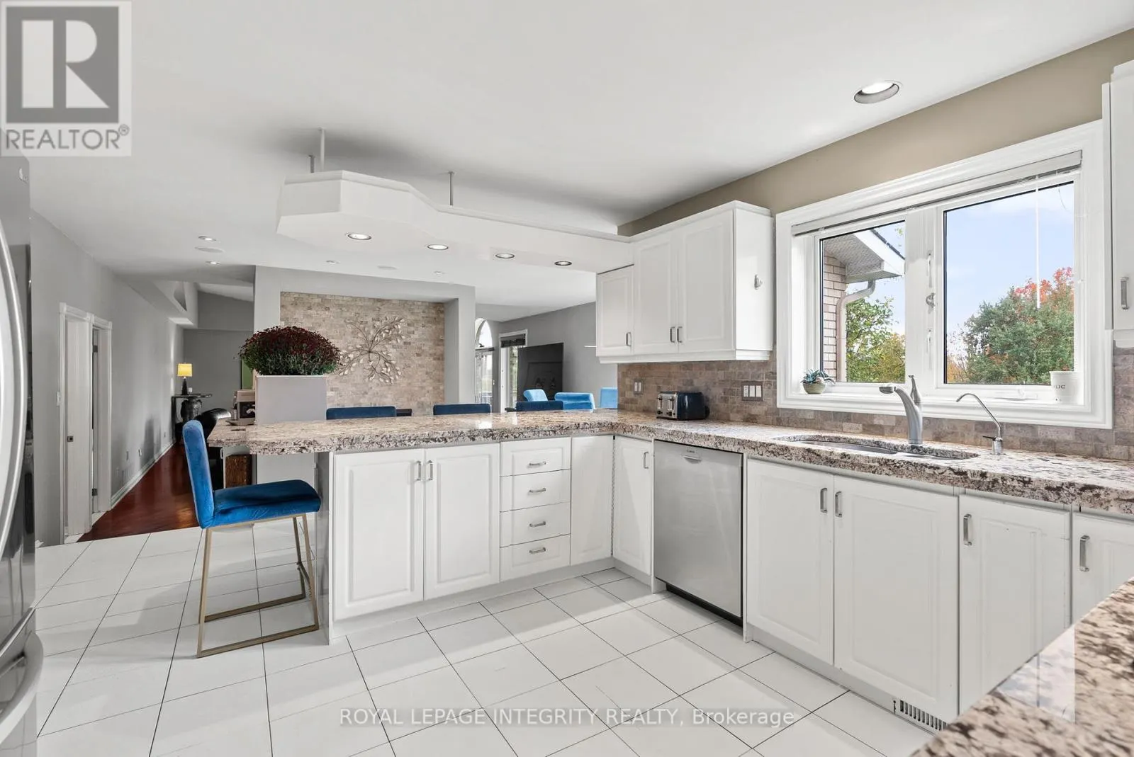 6 MARCHBROOK CIRCLE