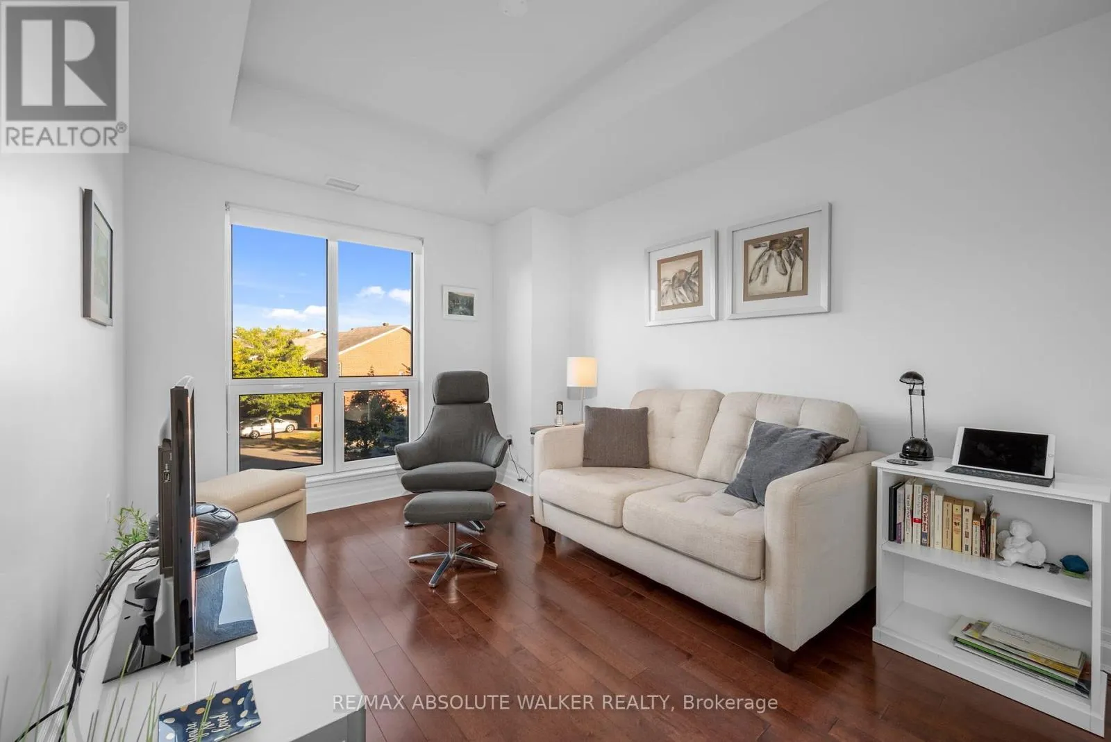 207 - 90 LANDRY STREET