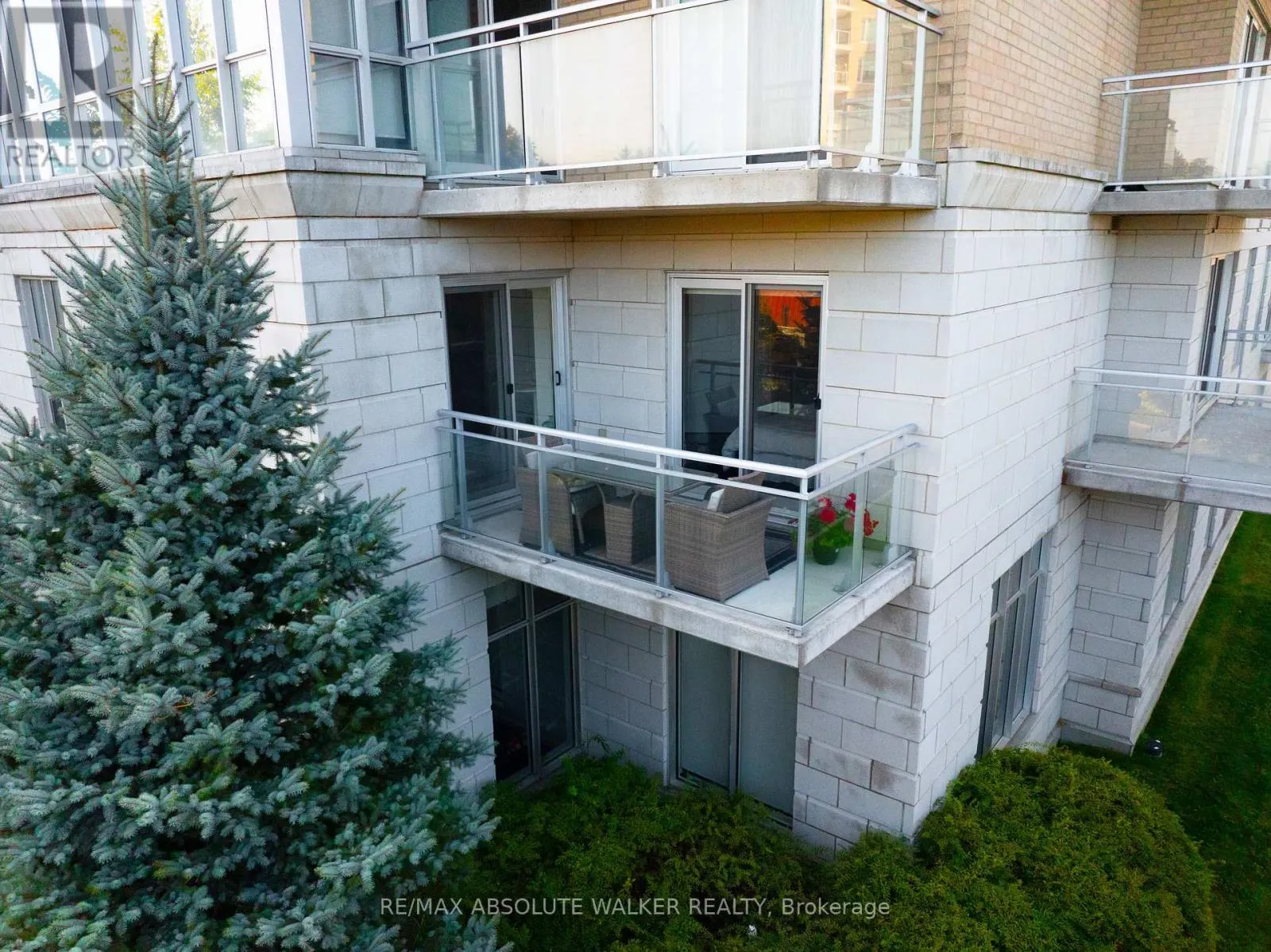 207 - 90 LANDRY STREET