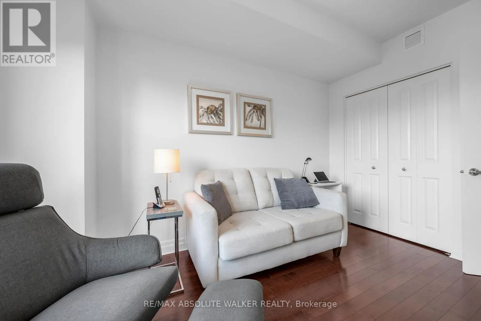 207 - 90 LANDRY STREET