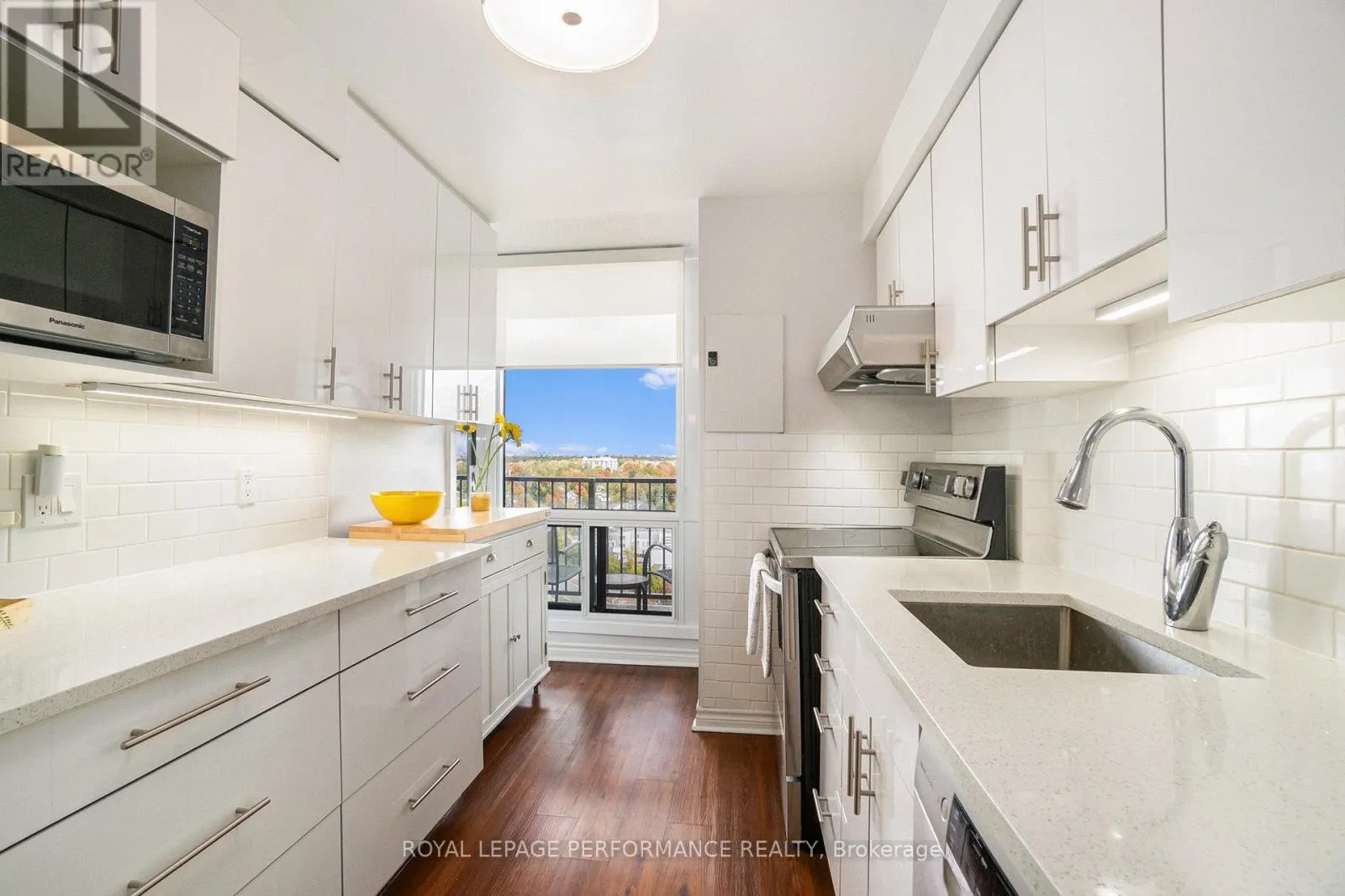 1508 - 1195 RICHMOND ROAD