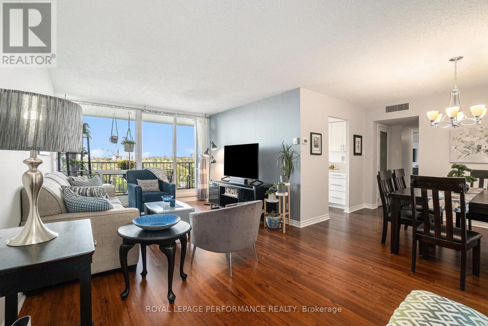 1508 - 1195 RICHMOND ROAD