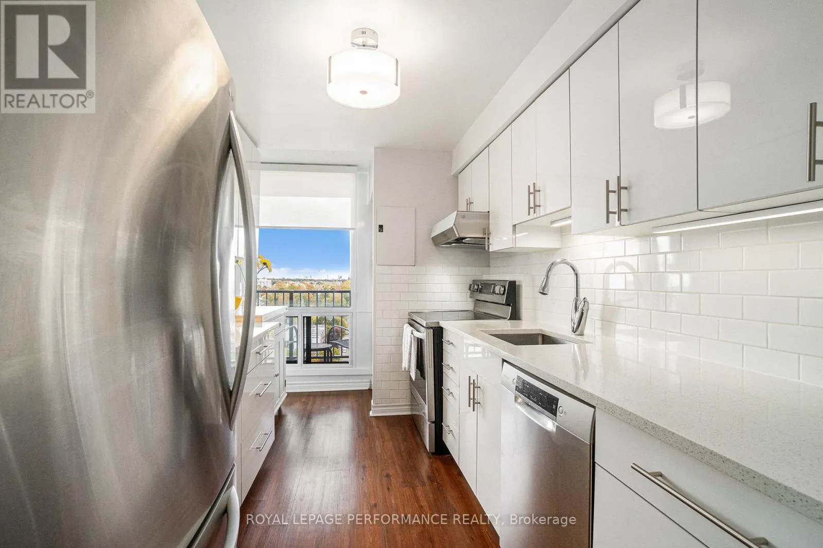 1508 - 1195 RICHMOND ROAD