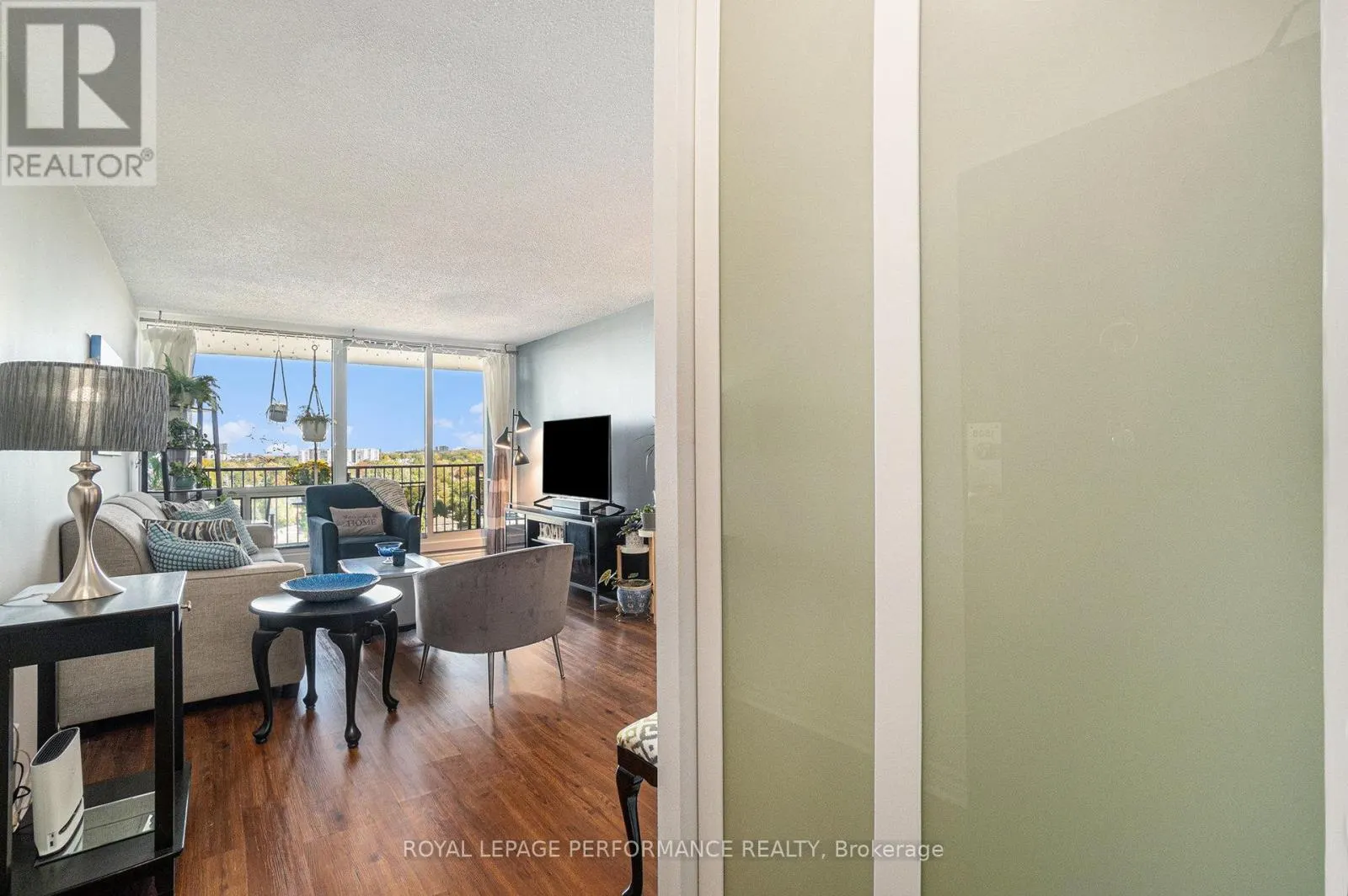 1508 - 1195 RICHMOND ROAD
