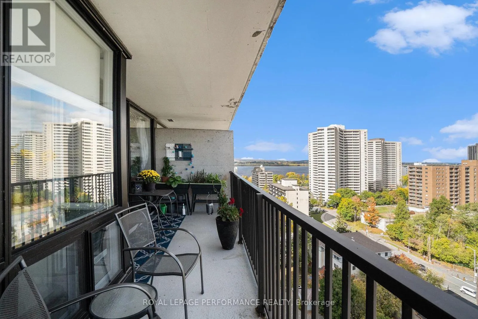 1508 - 1195 RICHMOND ROAD