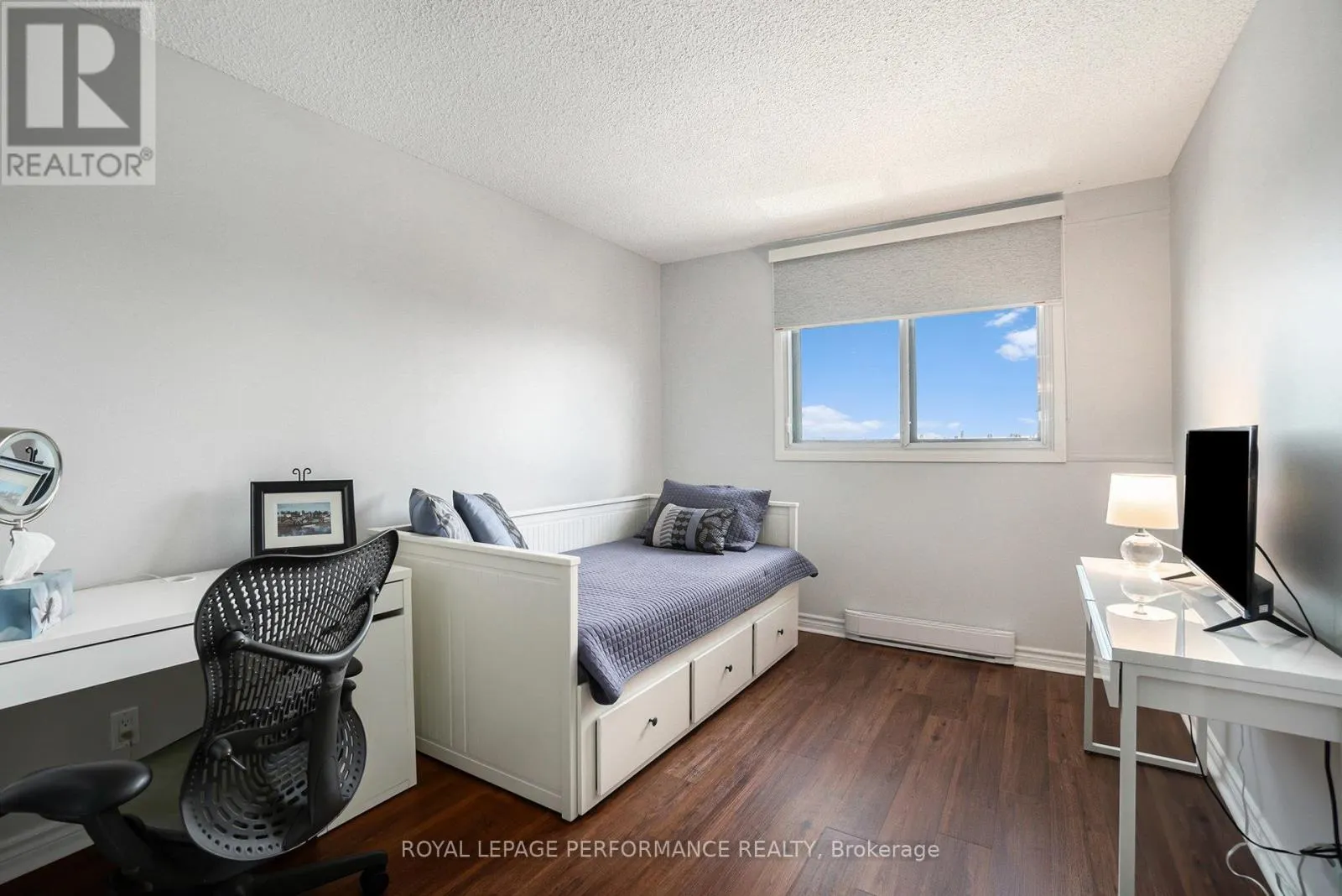 1508 - 1195 RICHMOND ROAD
