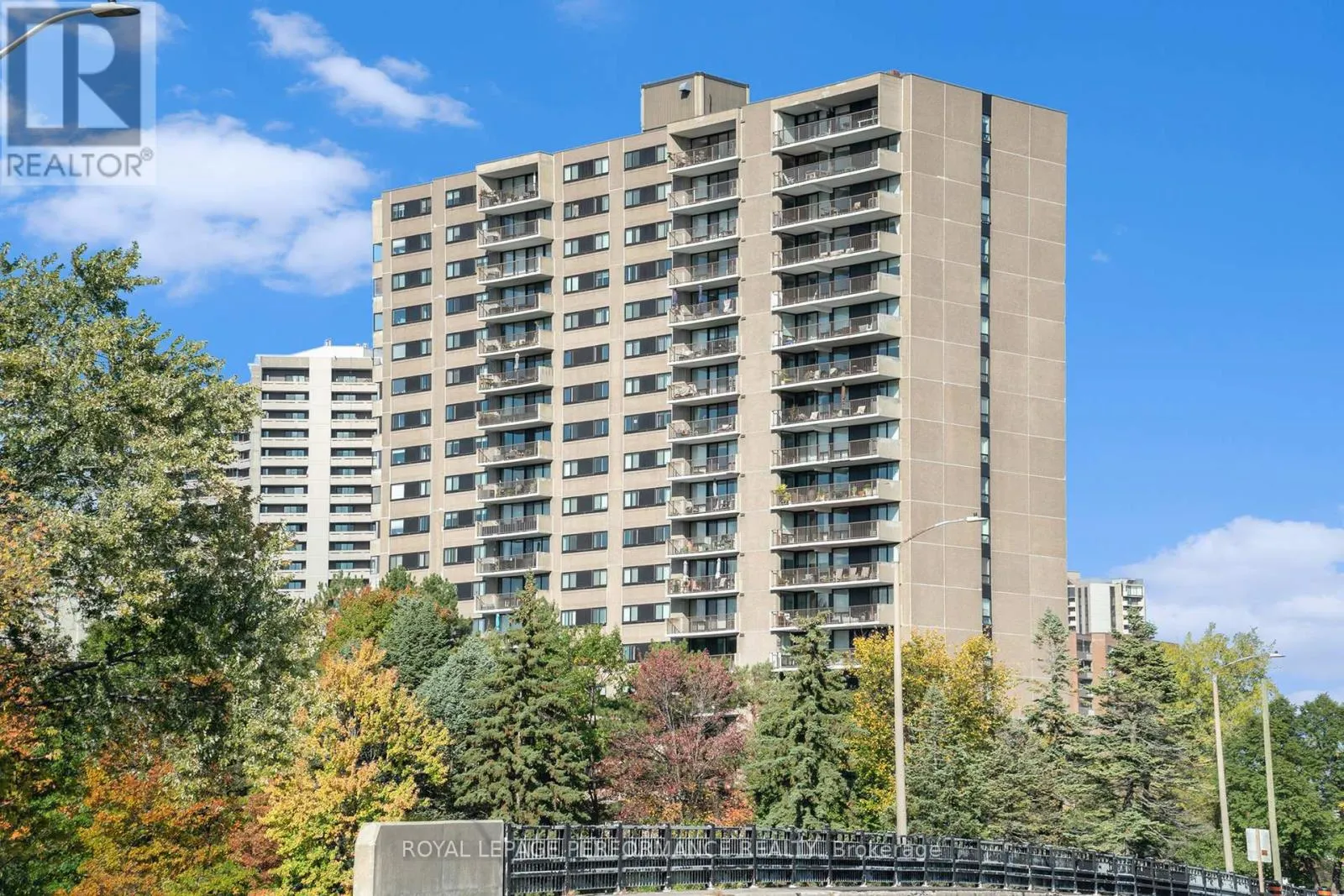 1508 - 1195 RICHMOND ROAD