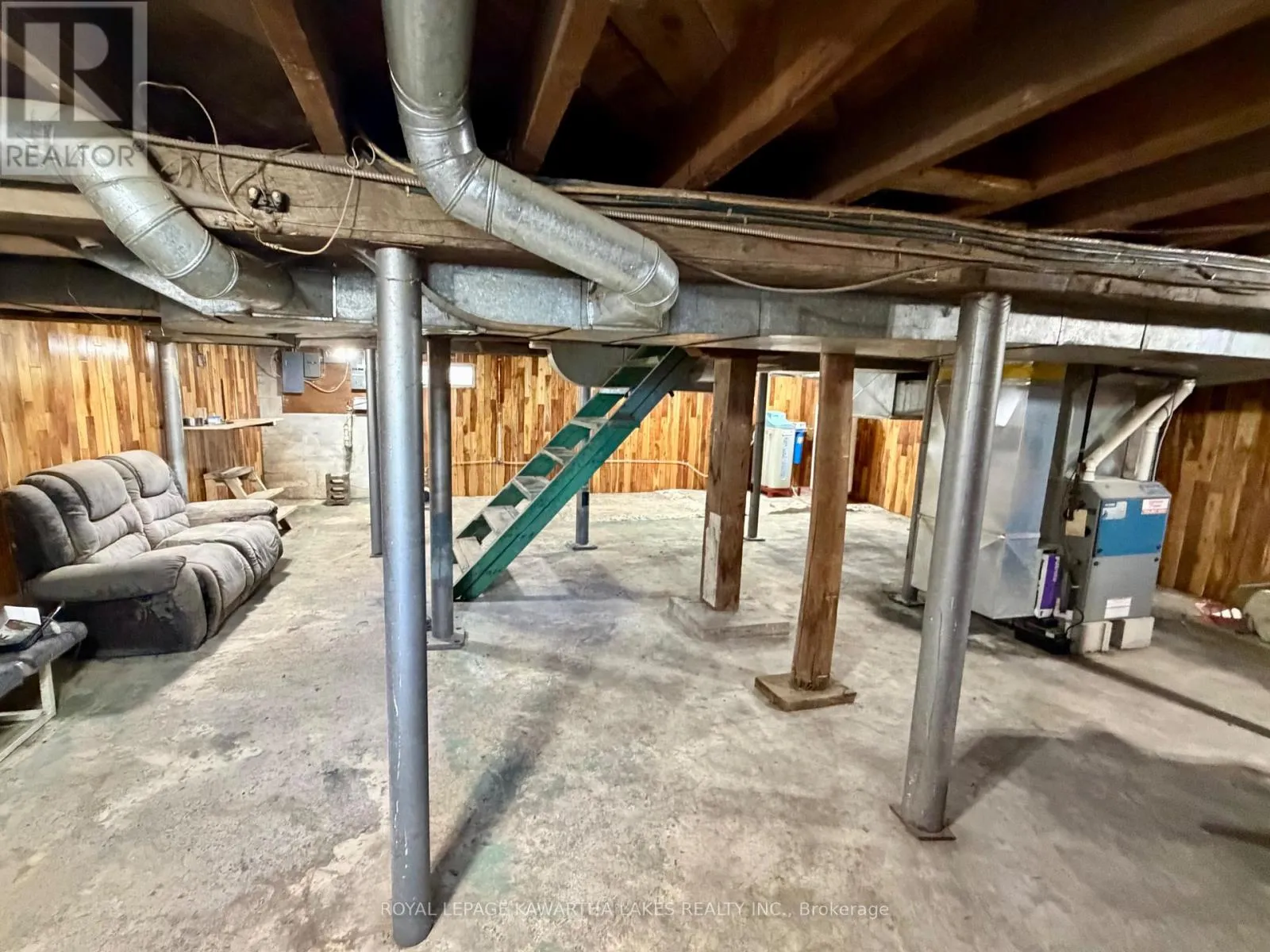 833 WOODVILLE ROAD