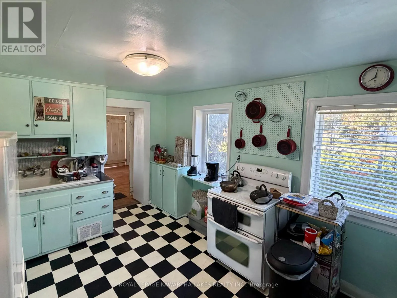 833 WOODVILLE ROAD