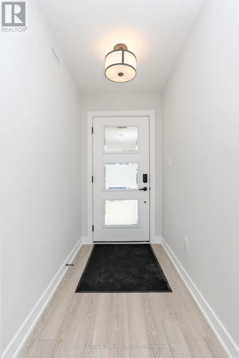 51 WHITE TAIL PATH