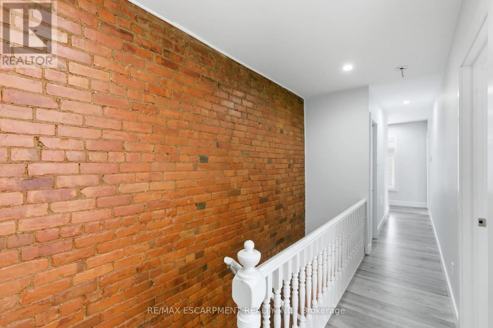 199 JACKSON STREET E