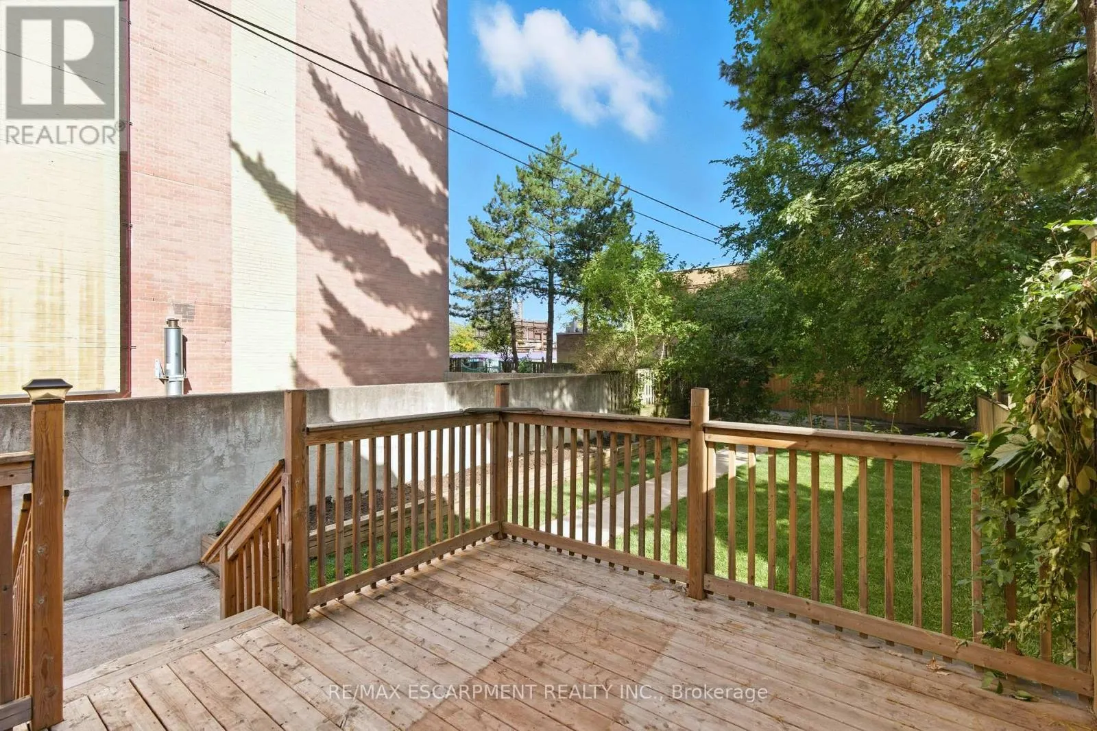 199 JACKSON STREET E