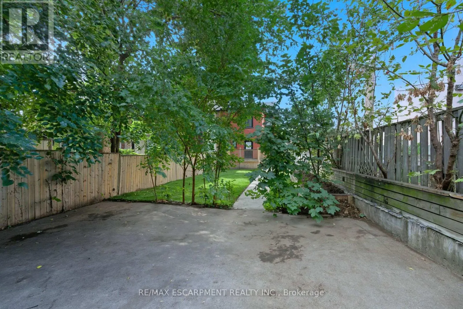 199 JACKSON STREET E
