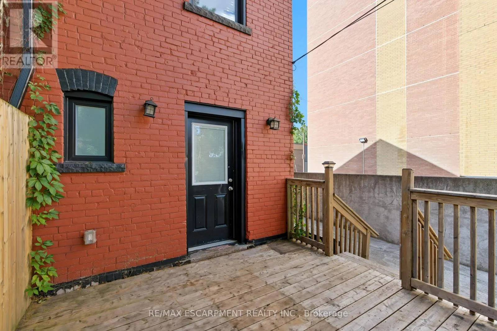 199 JACKSON STREET E