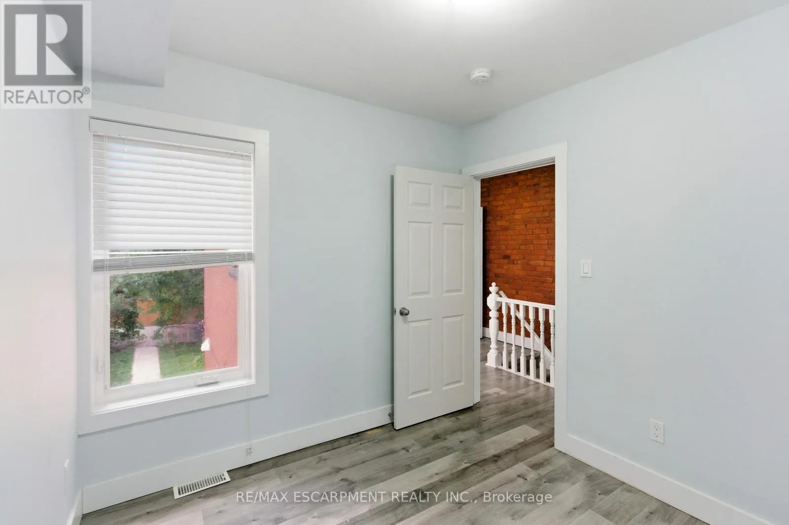 199 JACKSON STREET E