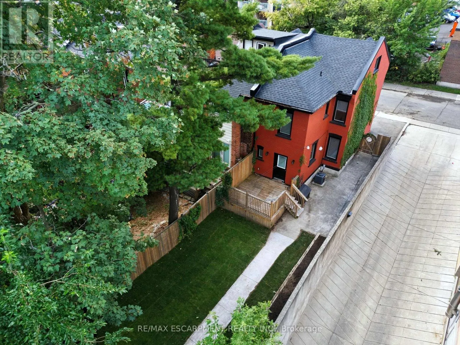 199 JACKSON STREET E