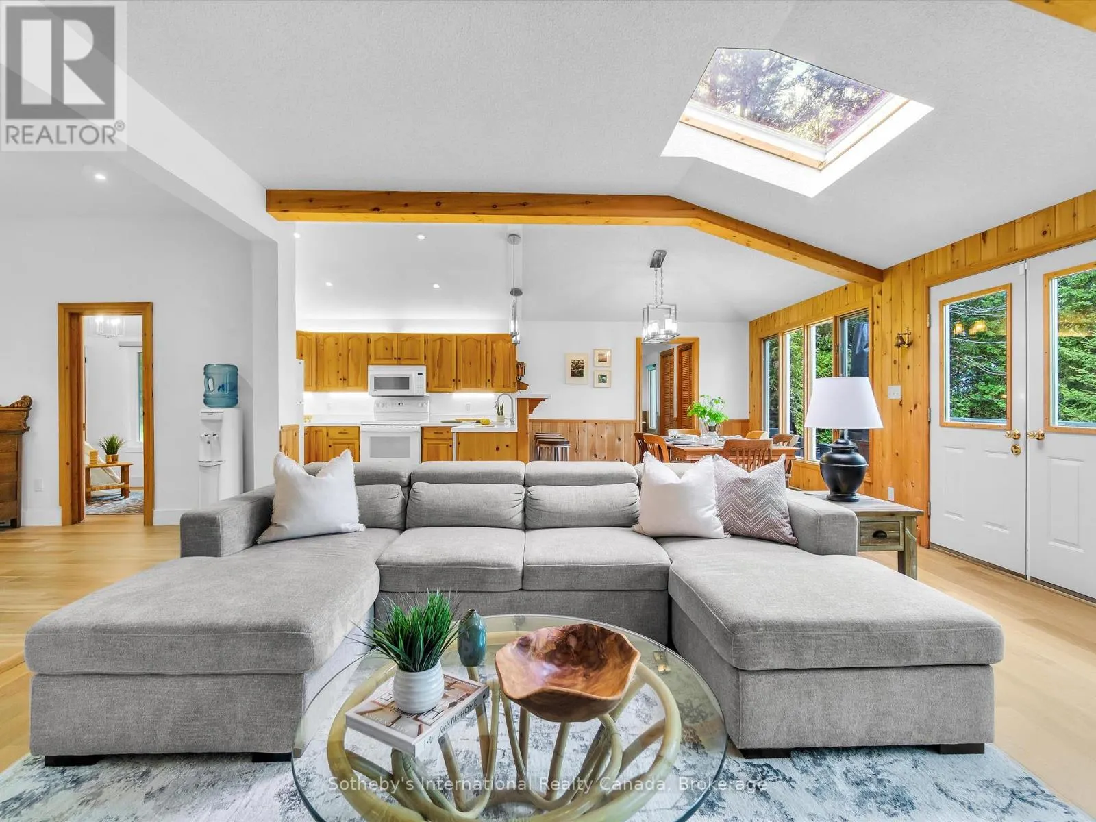 1093 GLENMOUNT ROAD