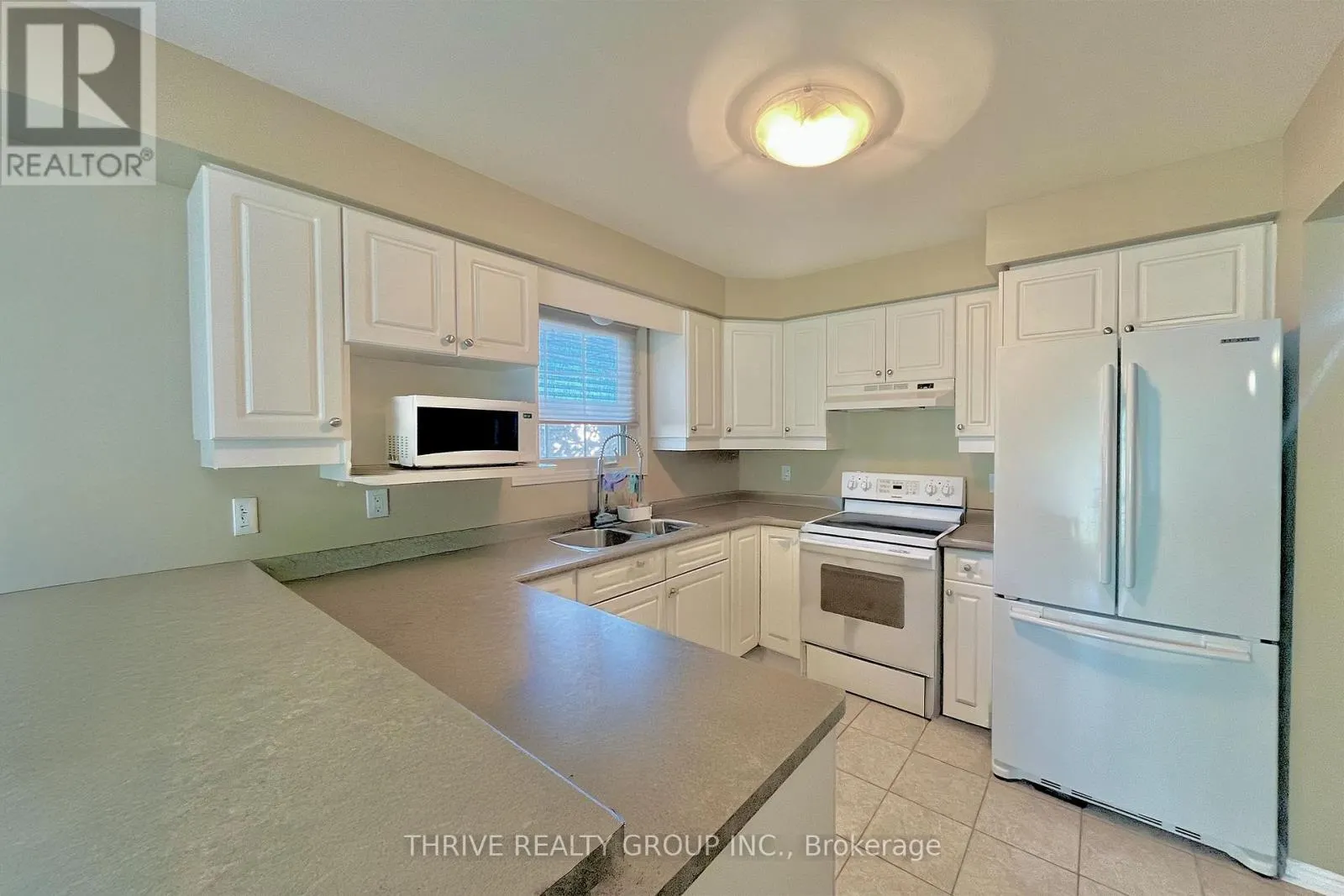 50 - 320 AMBLESIDE DRIVE, #50