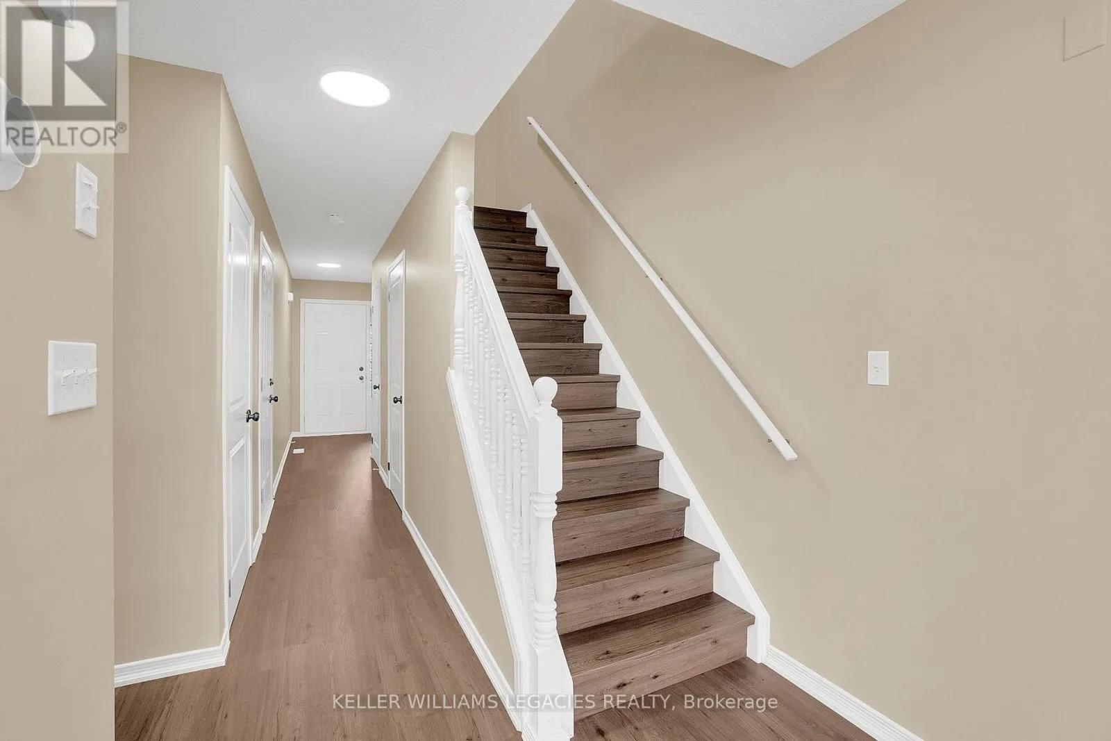 933 ZELLER CRESCENT