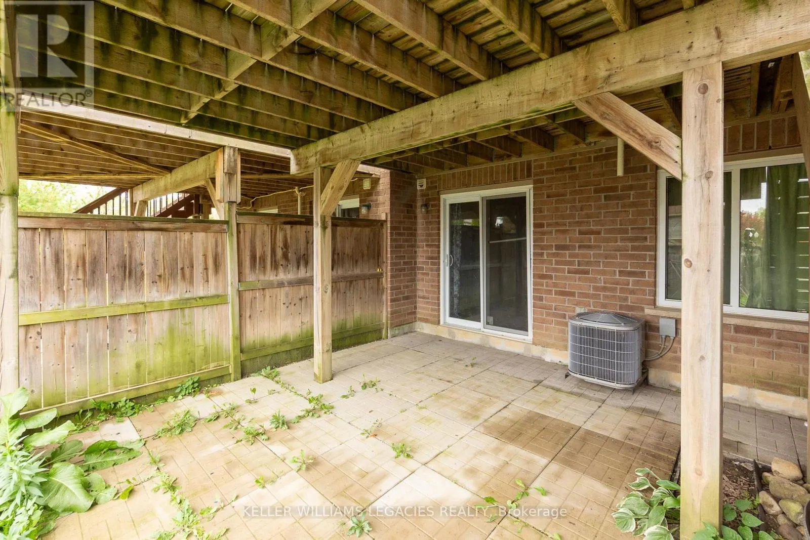 933 ZELLER CRESCENT