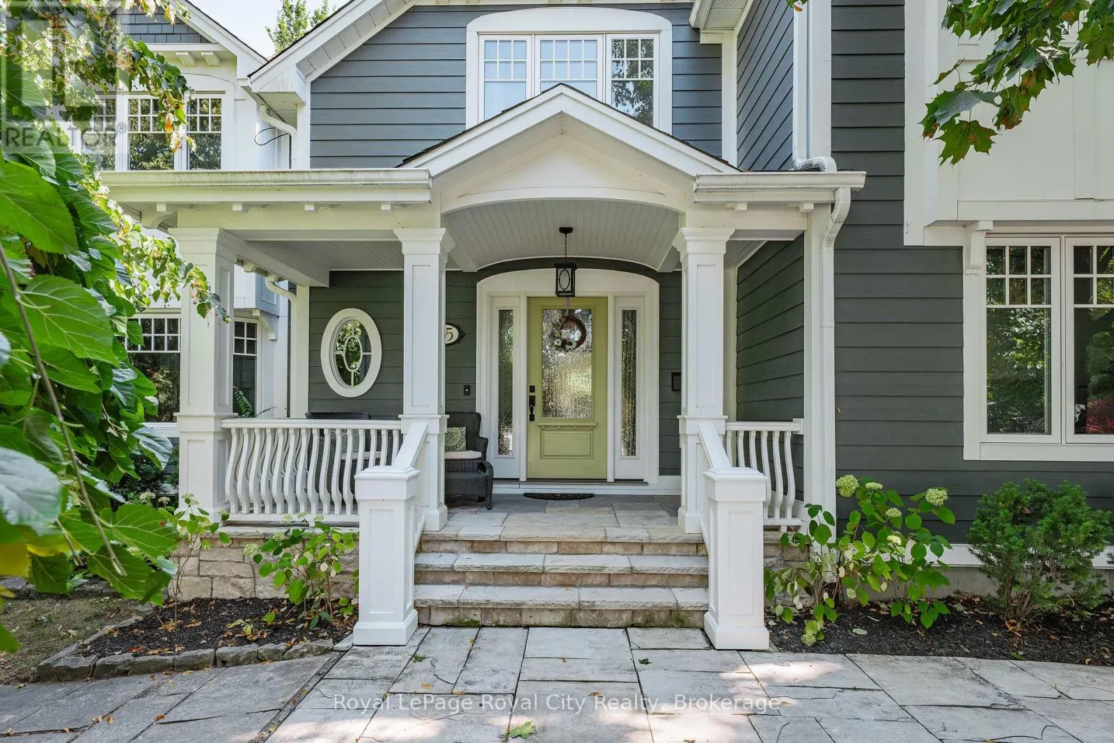 35 MONTICELLO CRESCENT