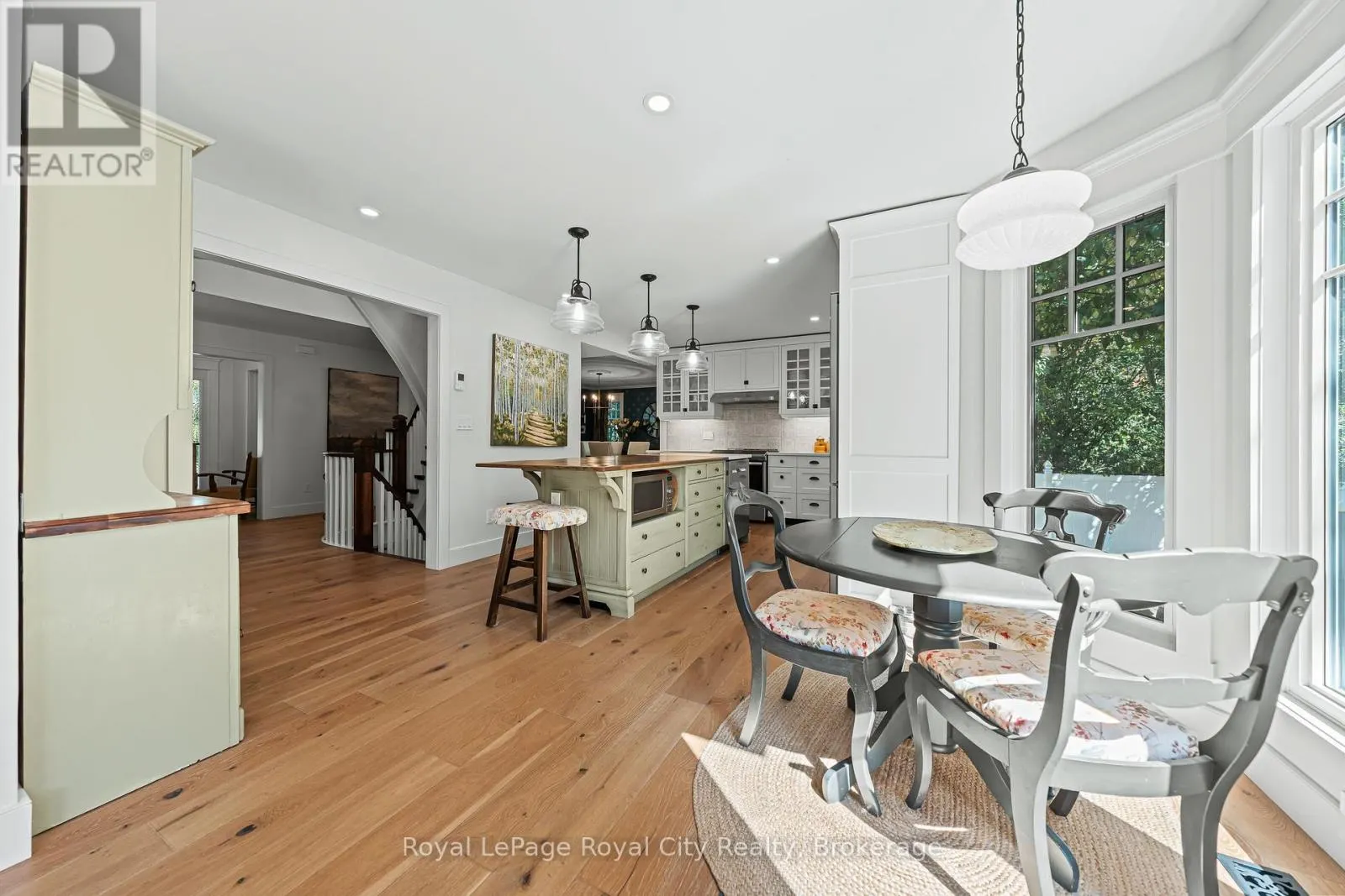 35 MONTICELLO CRESCENT