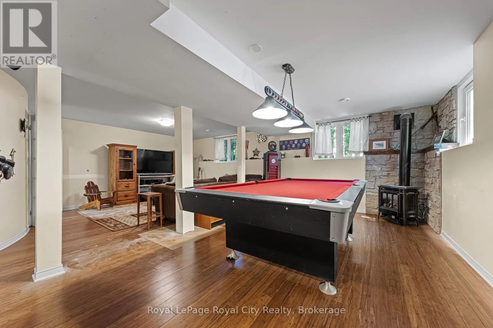 35 MONTICELLO CRESCENT