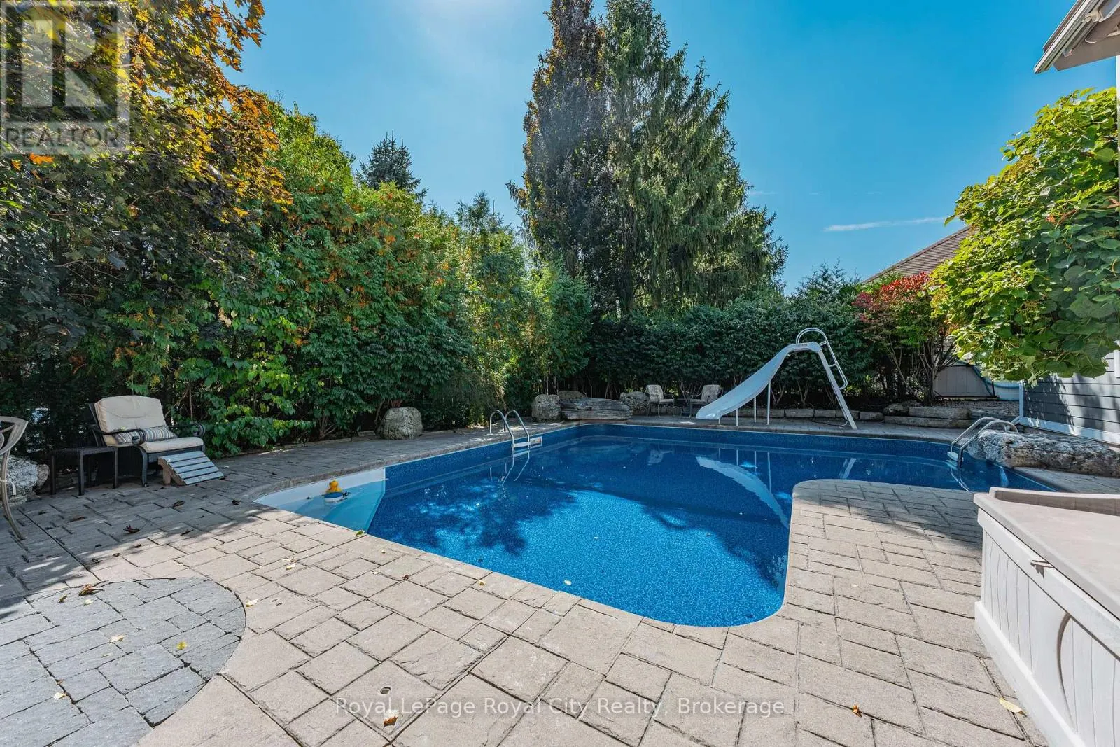 35 MONTICELLO CRESCENT