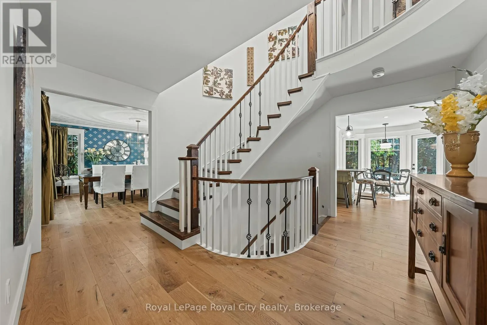 35 MONTICELLO CRESCENT