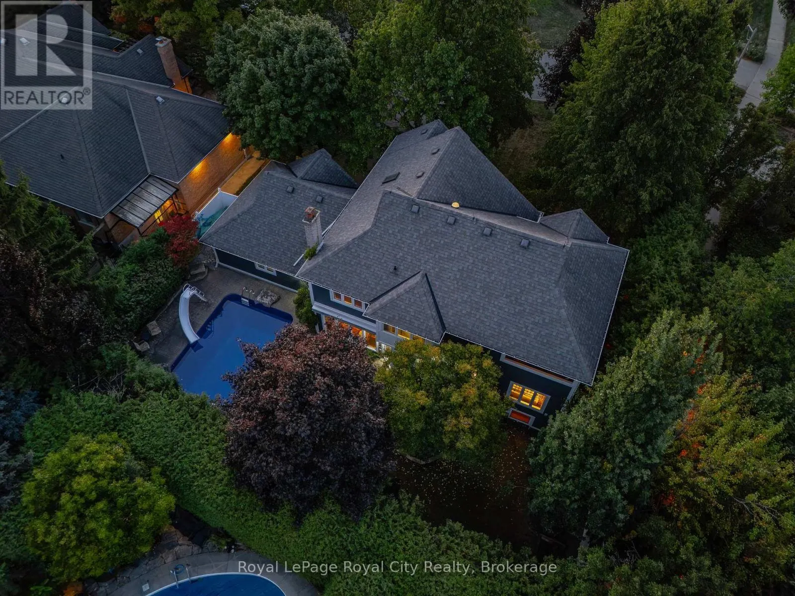 35 MONTICELLO CRESCENT