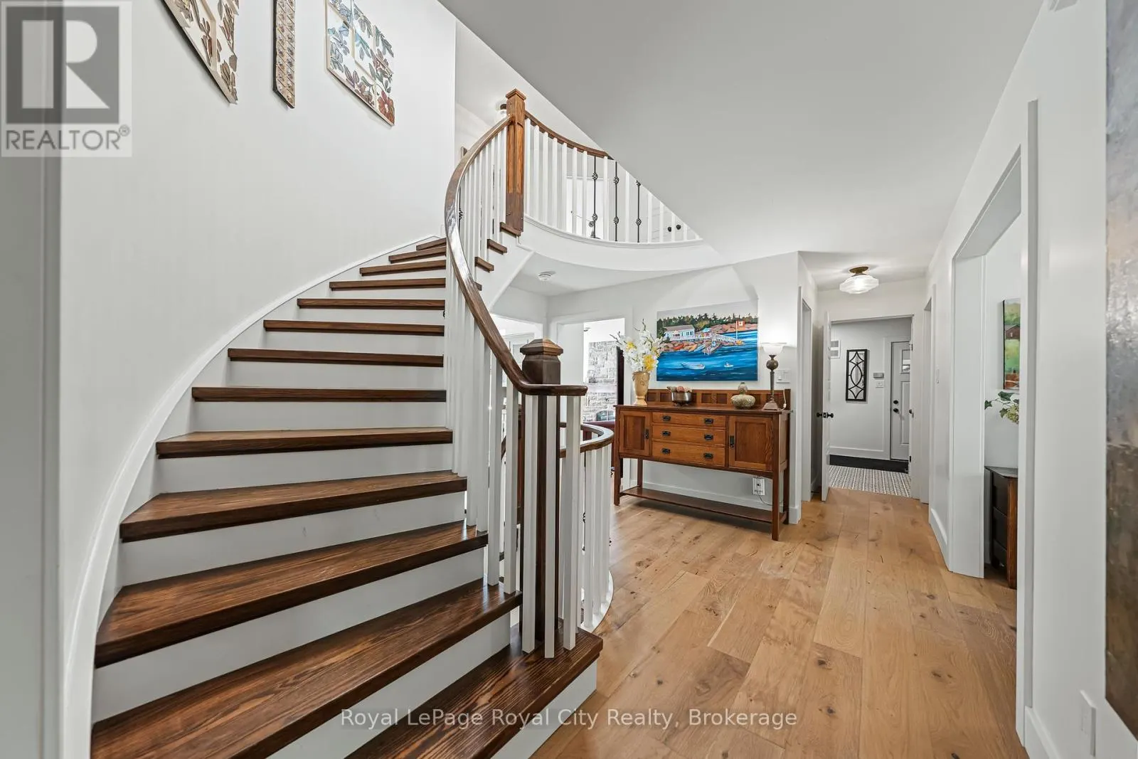 35 MONTICELLO CRESCENT