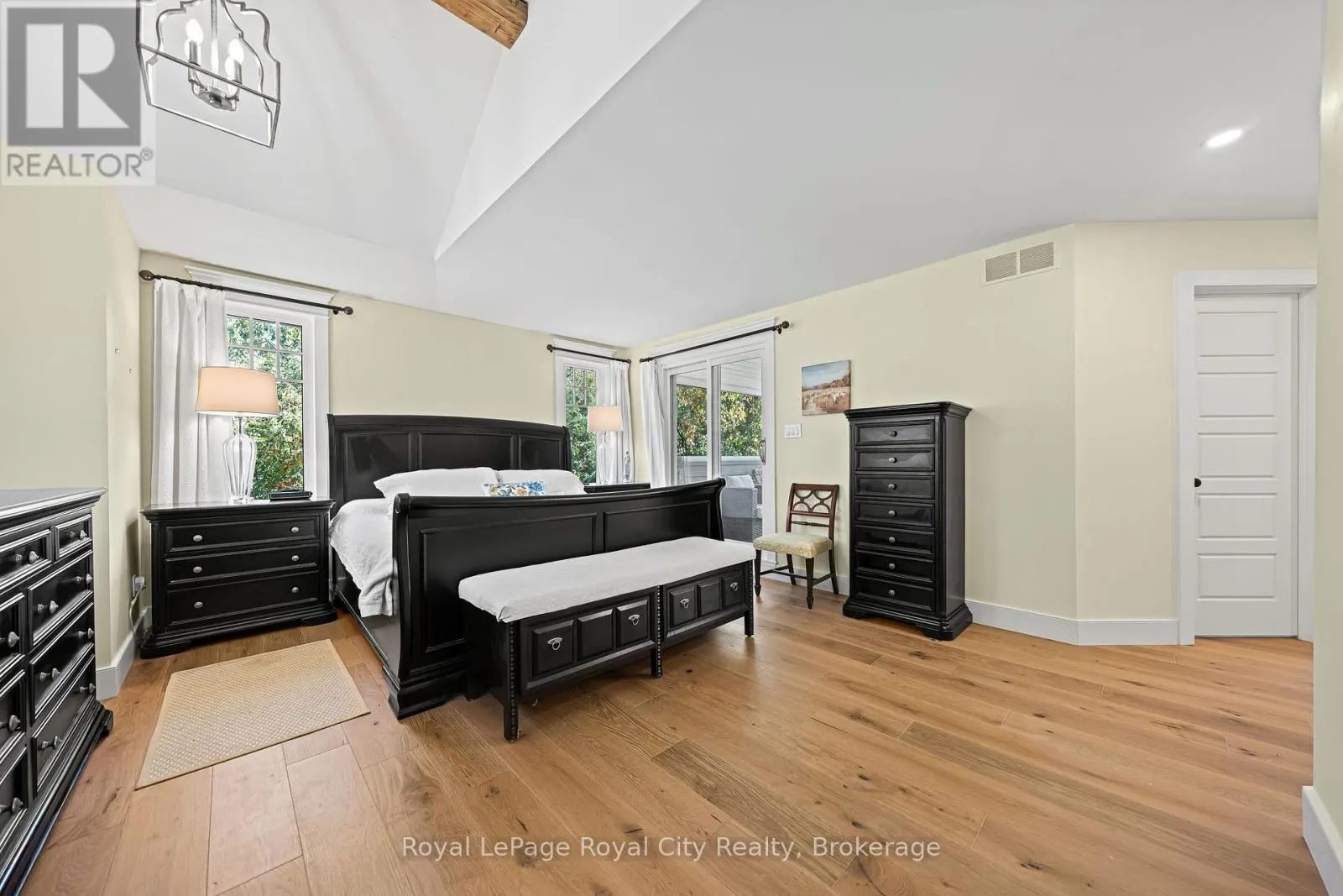 35 MONTICELLO CRESCENT