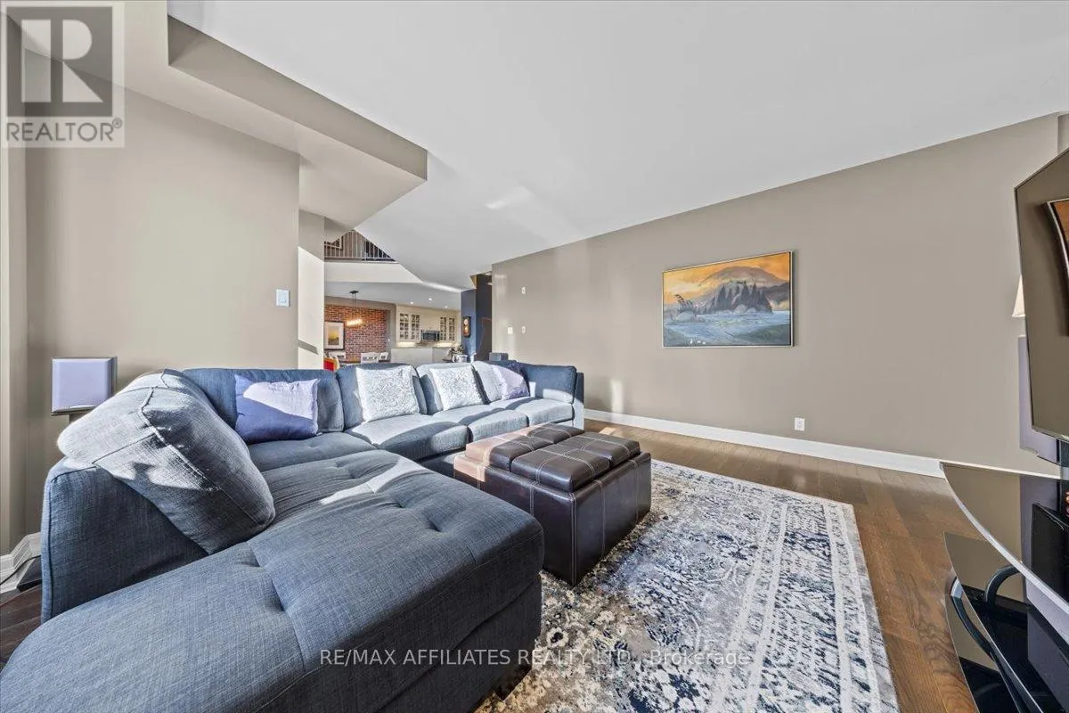 #PH804 - 320 MCLEOD STREET