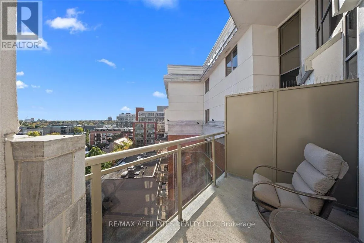 #PH804 - 320 MCLEOD STREET