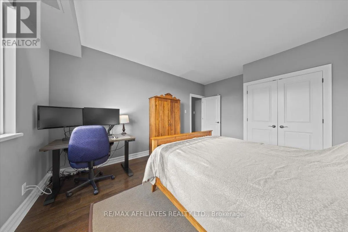 #PH804 - 320 MCLEOD STREET