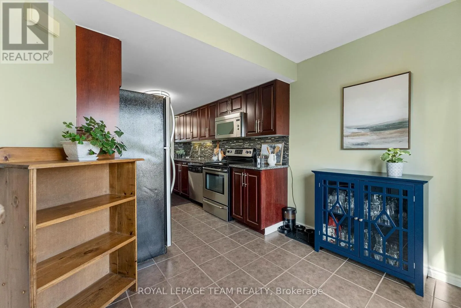 368 CROWNRIDGE DRIVE