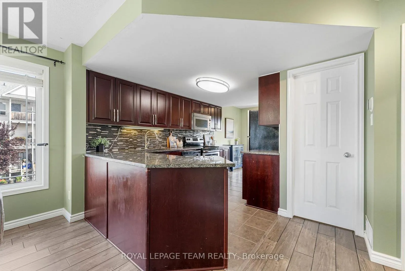 368 CROWNRIDGE DRIVE