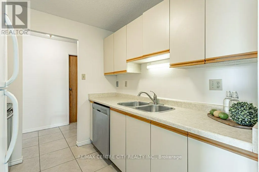 915 - 45 POND MILLS ROAD, #915